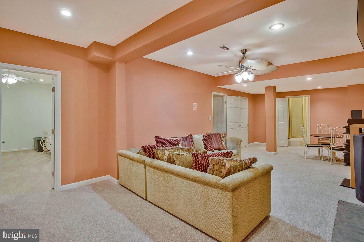 NORTHRIDGE - Residential