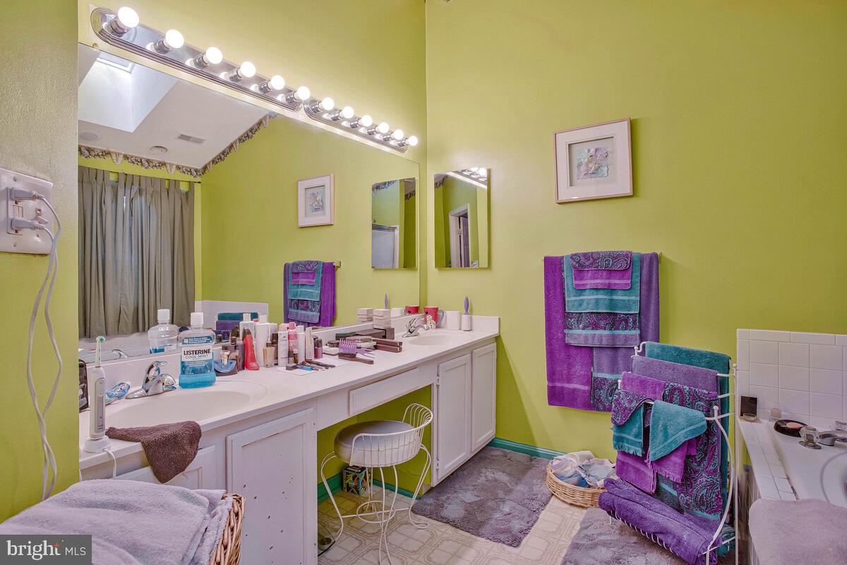 NORTHRIDGE - Residential