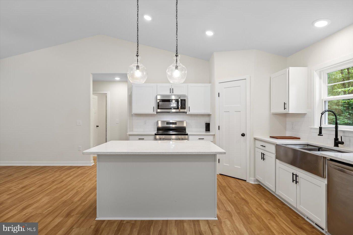 PRESIDENTIAL LAKES - Residential