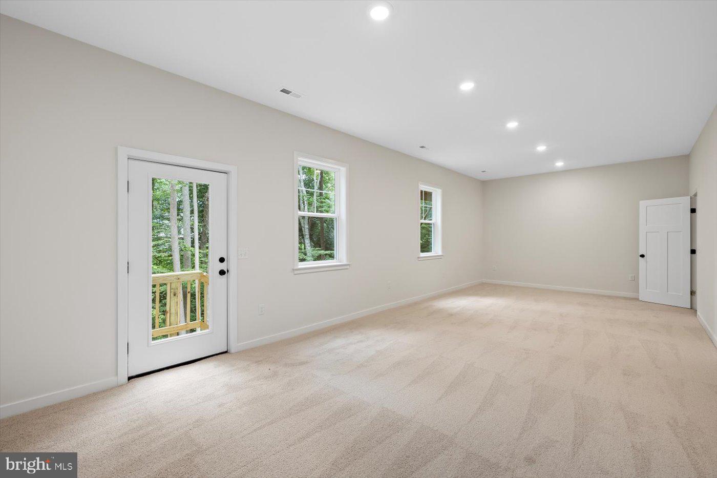 PRESIDENTIAL LAKES - Residential