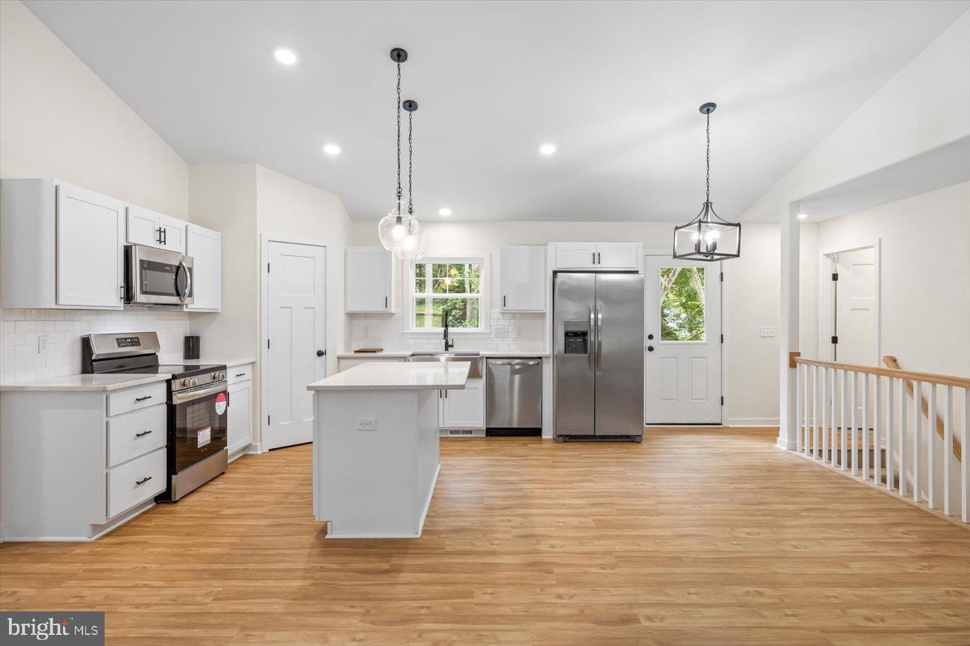 PRESIDENTIAL LAKES - Residential