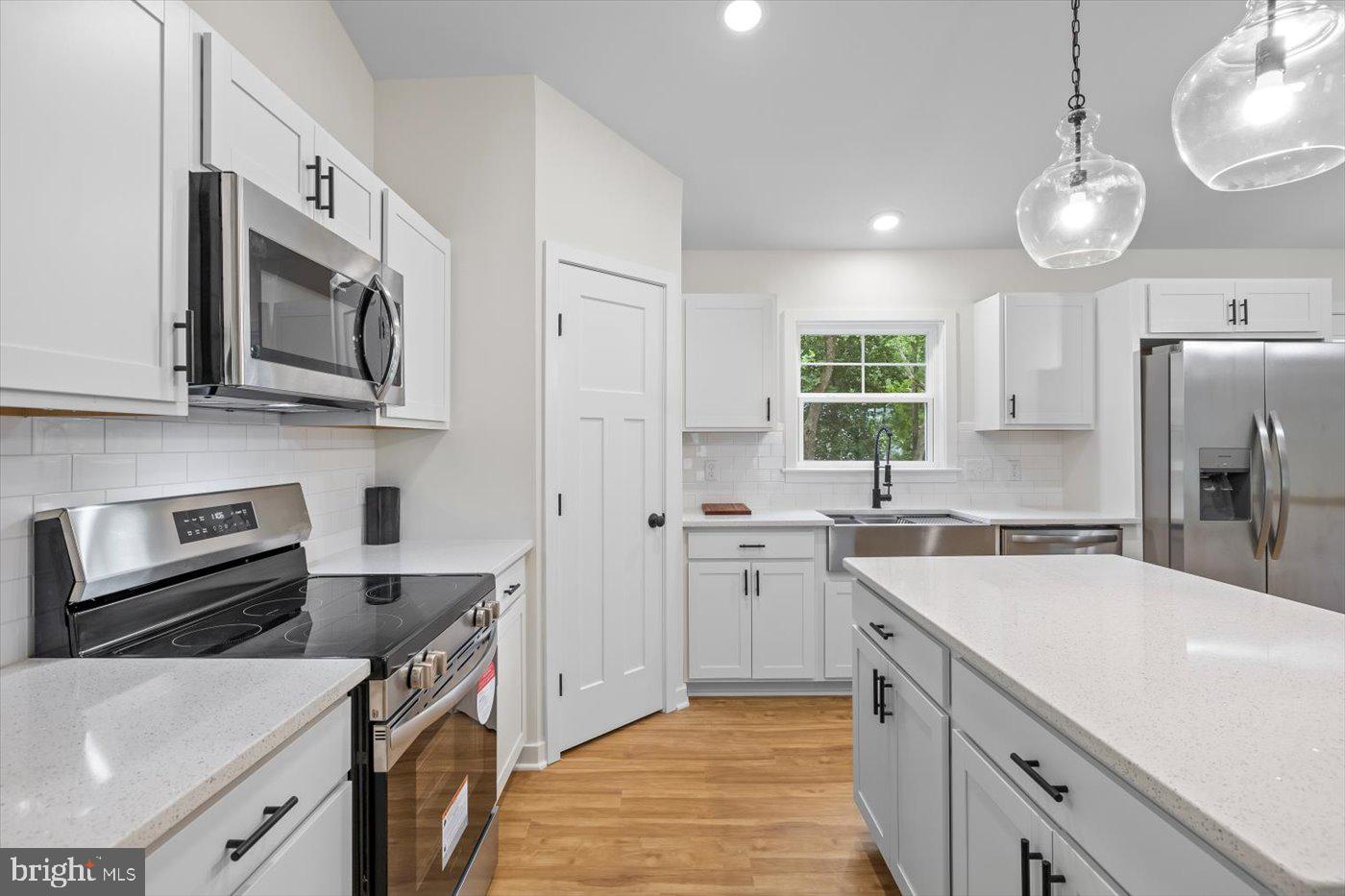 PRESIDENTIAL LAKES - Residential