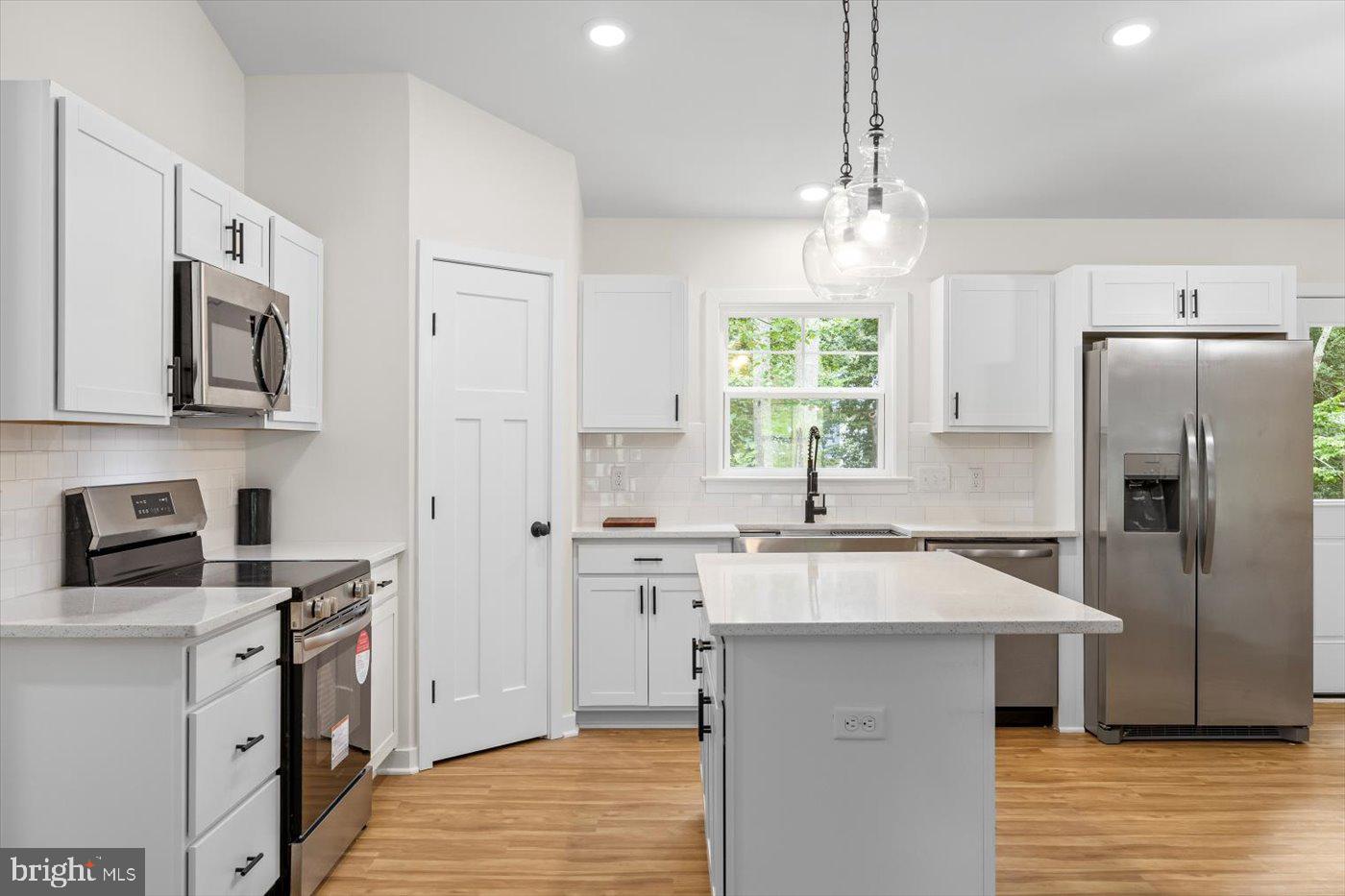 PRESIDENTIAL LAKES - Residential