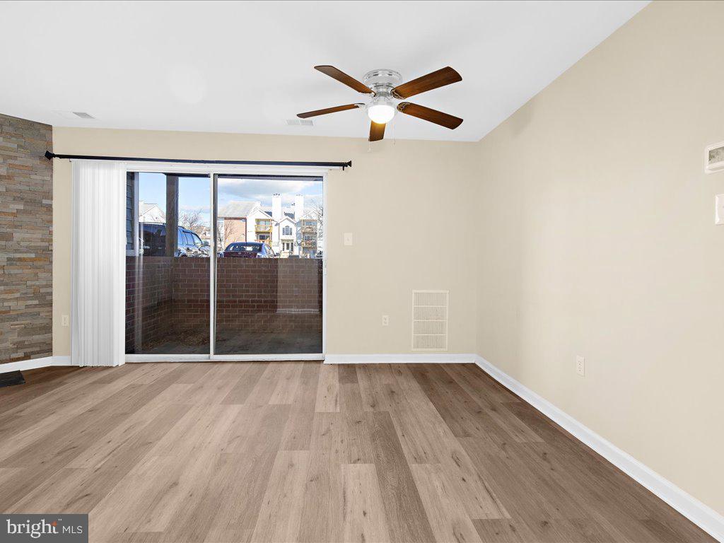 CROMWELL FOUNTAIN - Residential