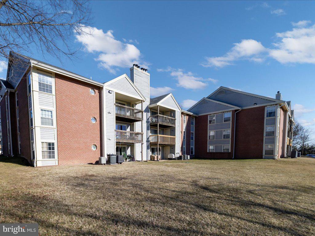 CROMWELL FOUNTAIN - Residential