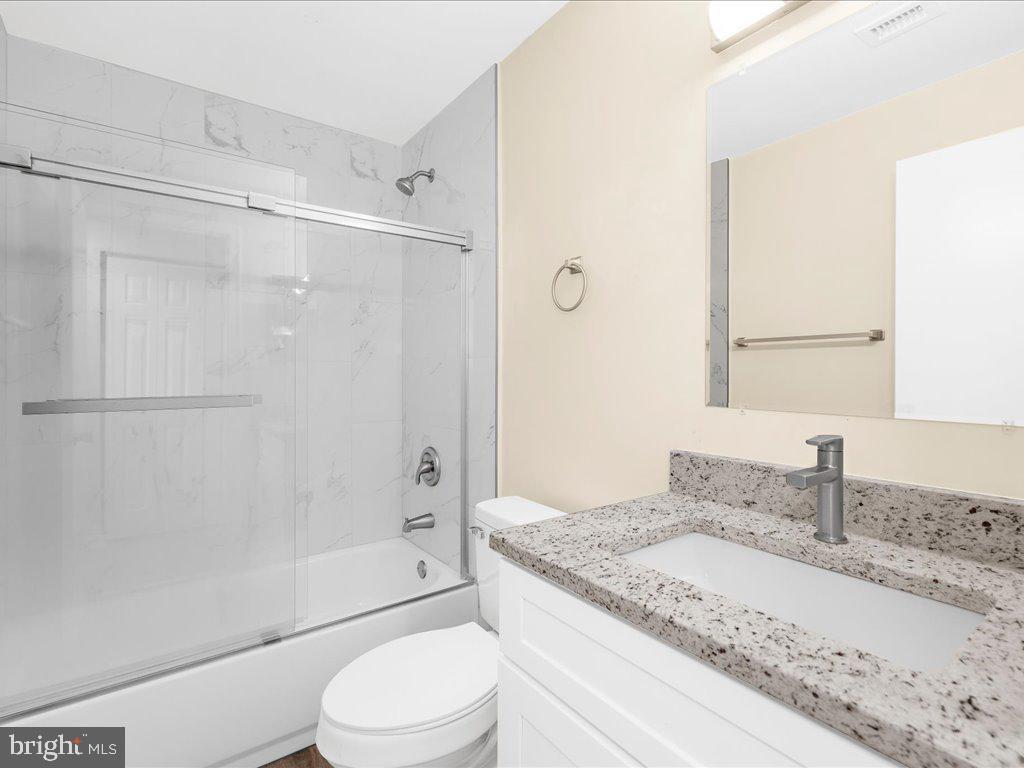 CROMWELL FOUNTAIN - Residential