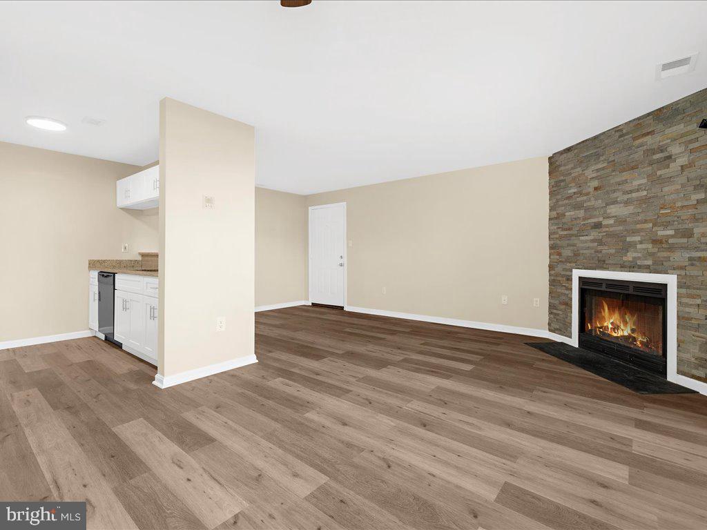 CROMWELL FOUNTAIN - Residential