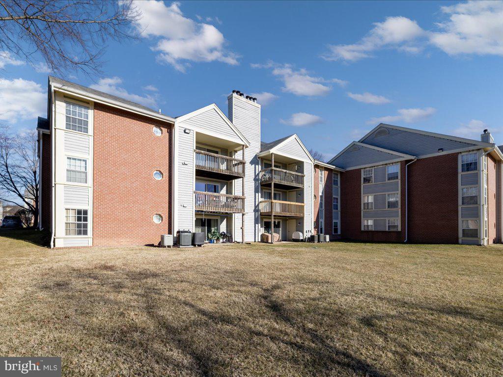 CROMWELL FOUNTAIN - Residential