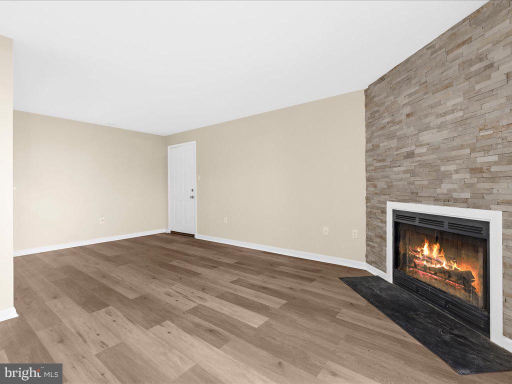 CROMWELL FOUNTAIN - Residential