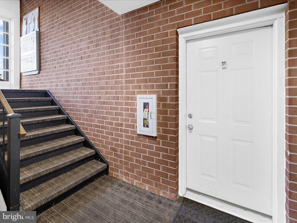 CROMWELL FOUNTAIN - Residential