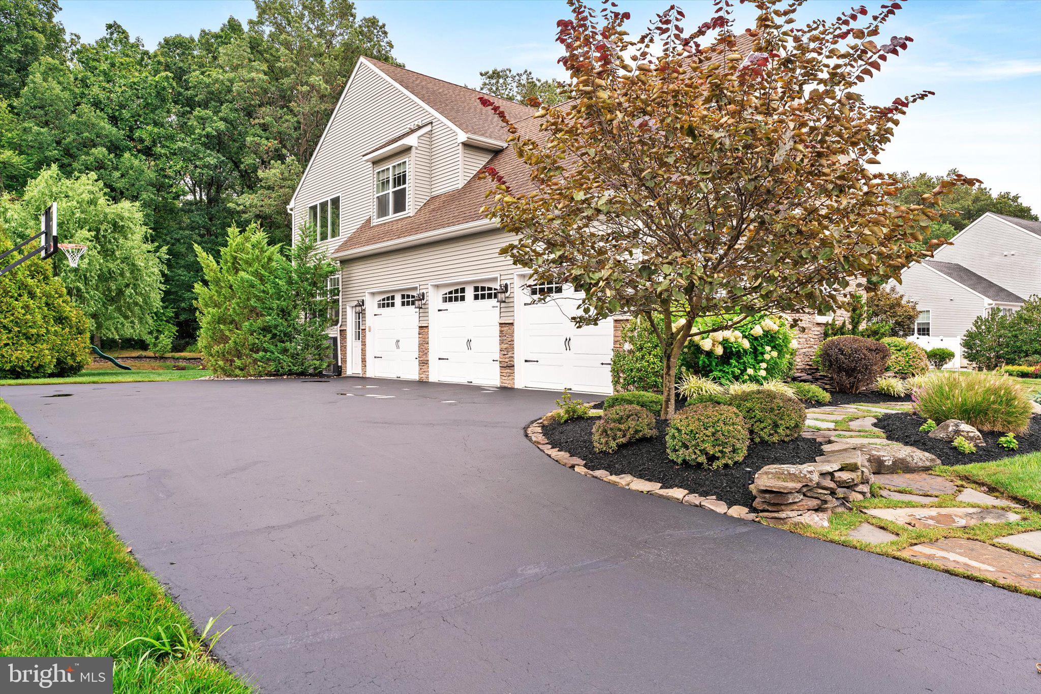 9 WINDFLOWER COURT