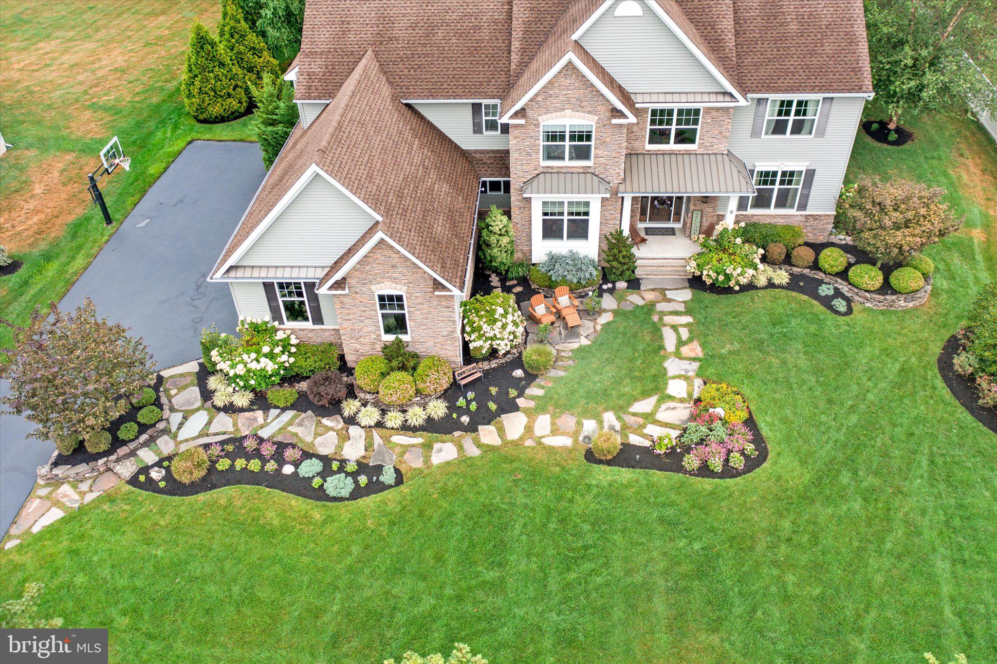9 WINDFLOWER COURT