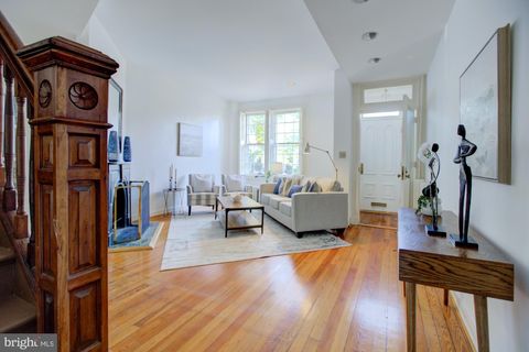 Photo of 136 E Street SE, WASHINGTON, DC 20003 (MLS # DCDC2221386)