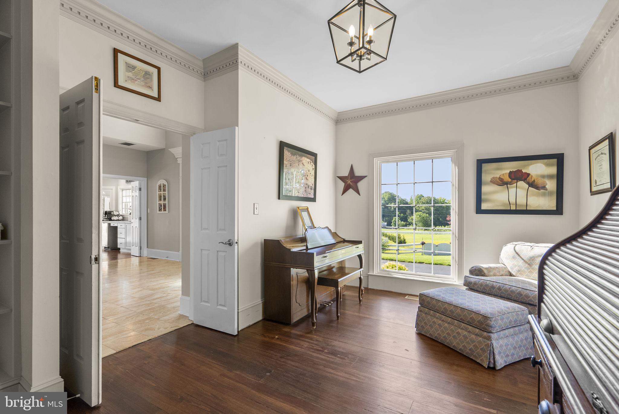 TAMERON HALL - Residential
