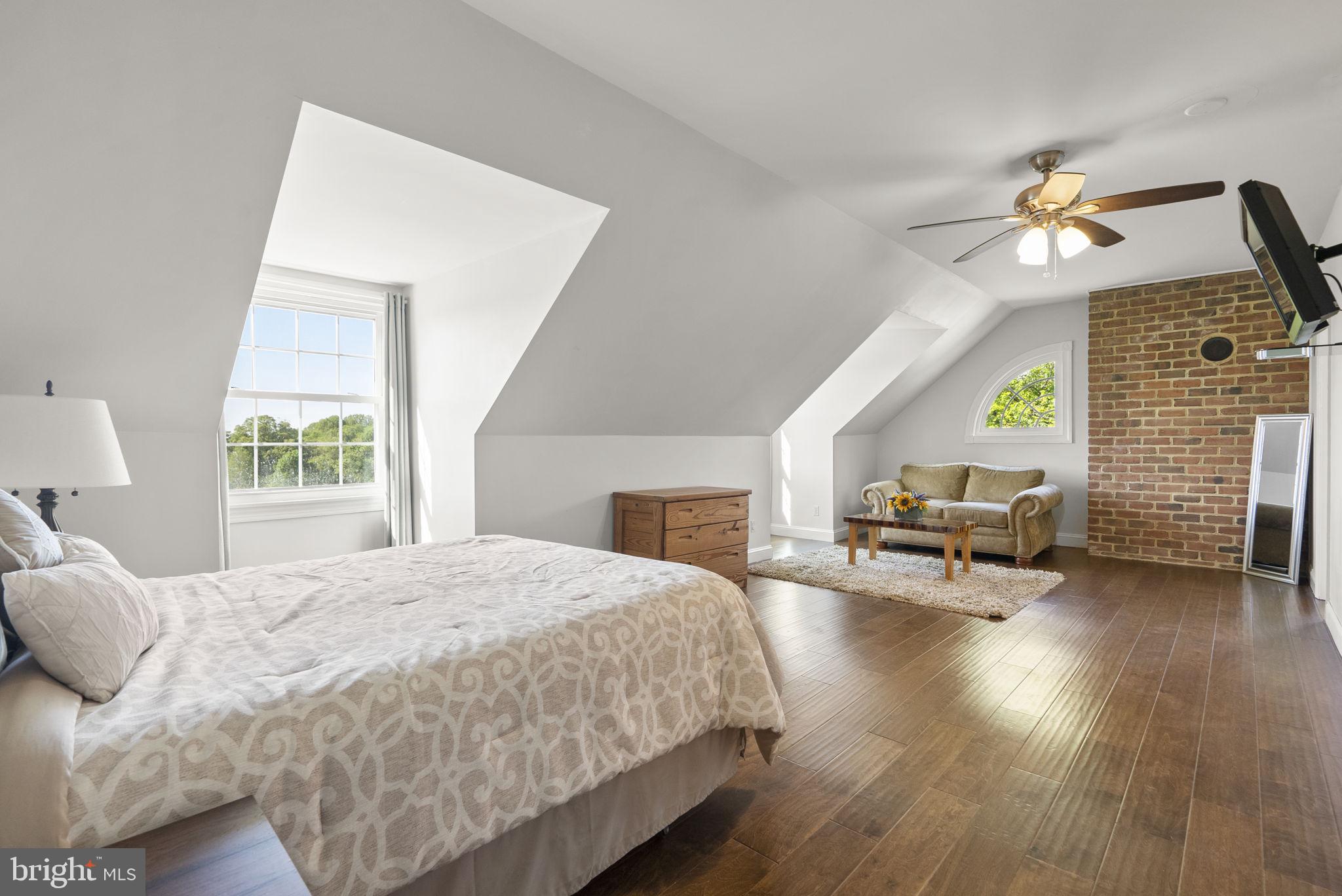 TAMERON HALL - Residential