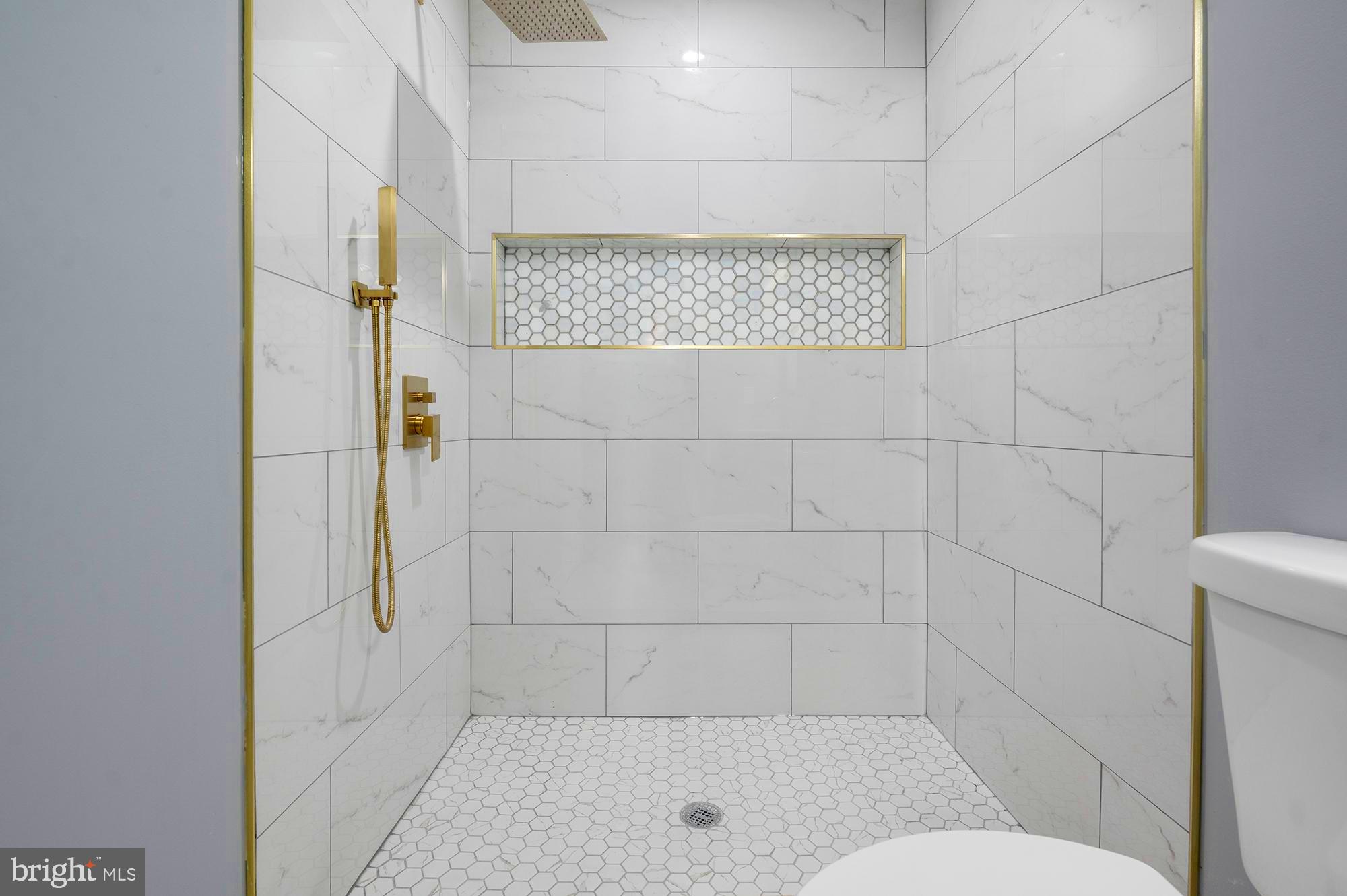 BROADWAY EAST - Residential