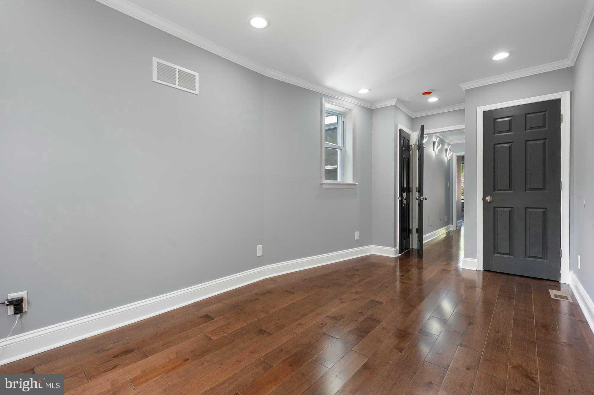 BROADWAY EAST - Residential