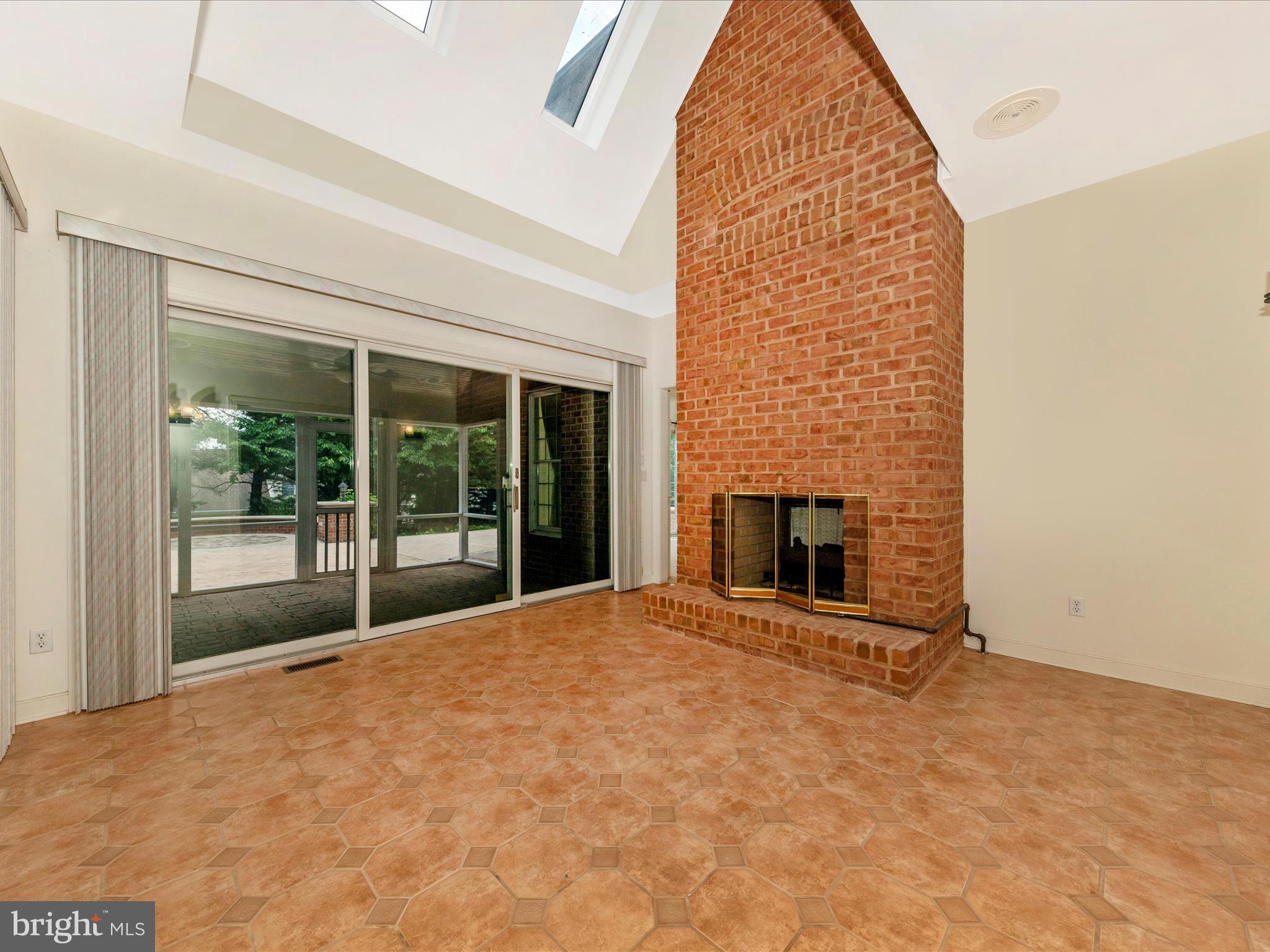 FOUNTAIN HEAD - Residential Lease