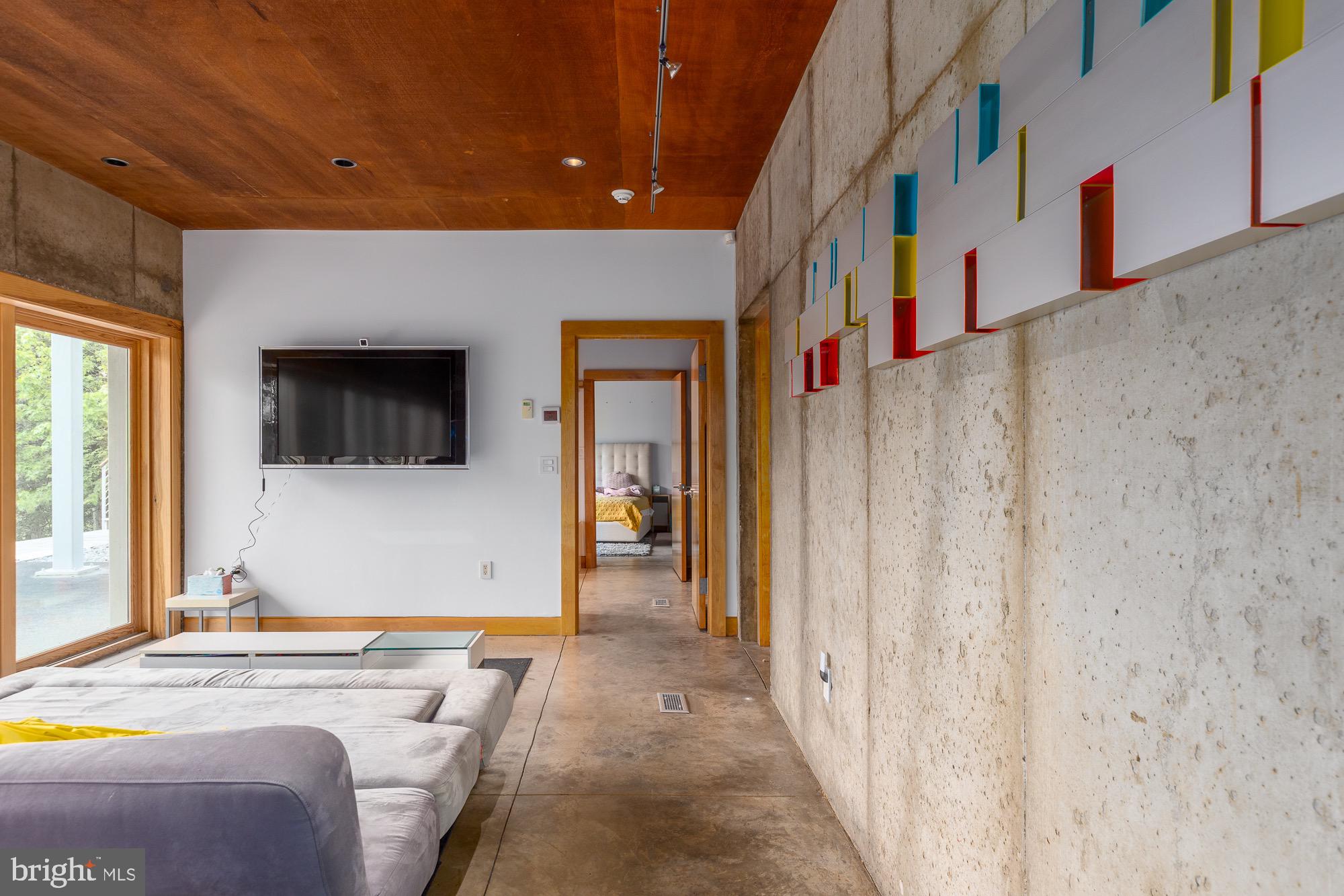 CREST RIVER FARMS - Residential