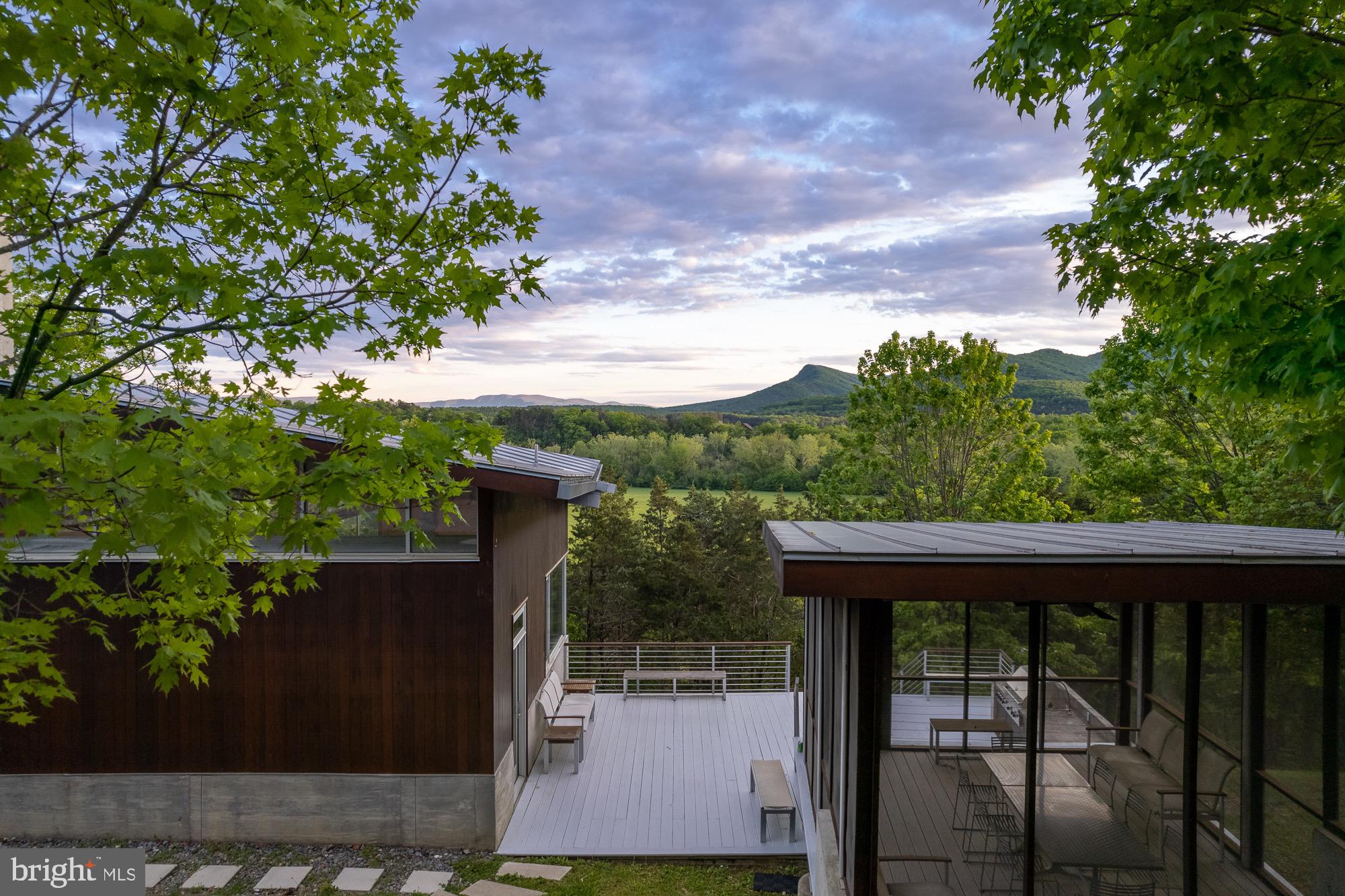 CREST RIVER FARMS - Residential