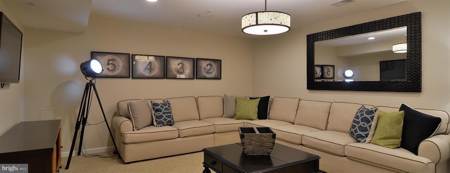 CREEKSIDE VILLAGE - Residential