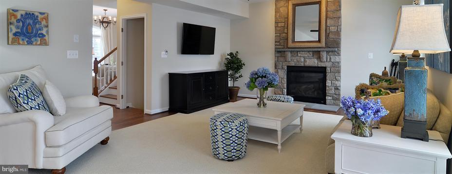 CREEKSIDE VILLAGE - Residential