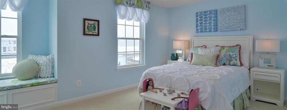 CREEKSIDE VILLAGE - Residential