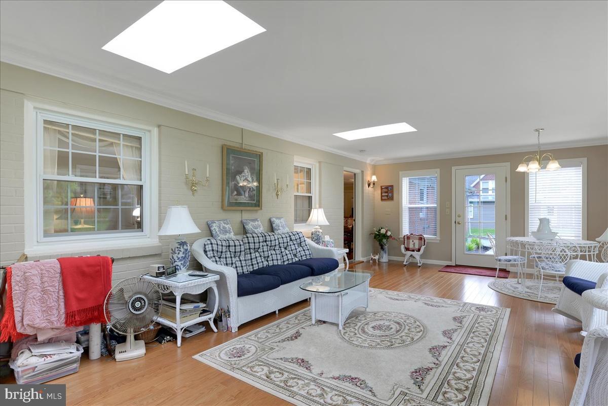 NEW HOLLAND - Residential