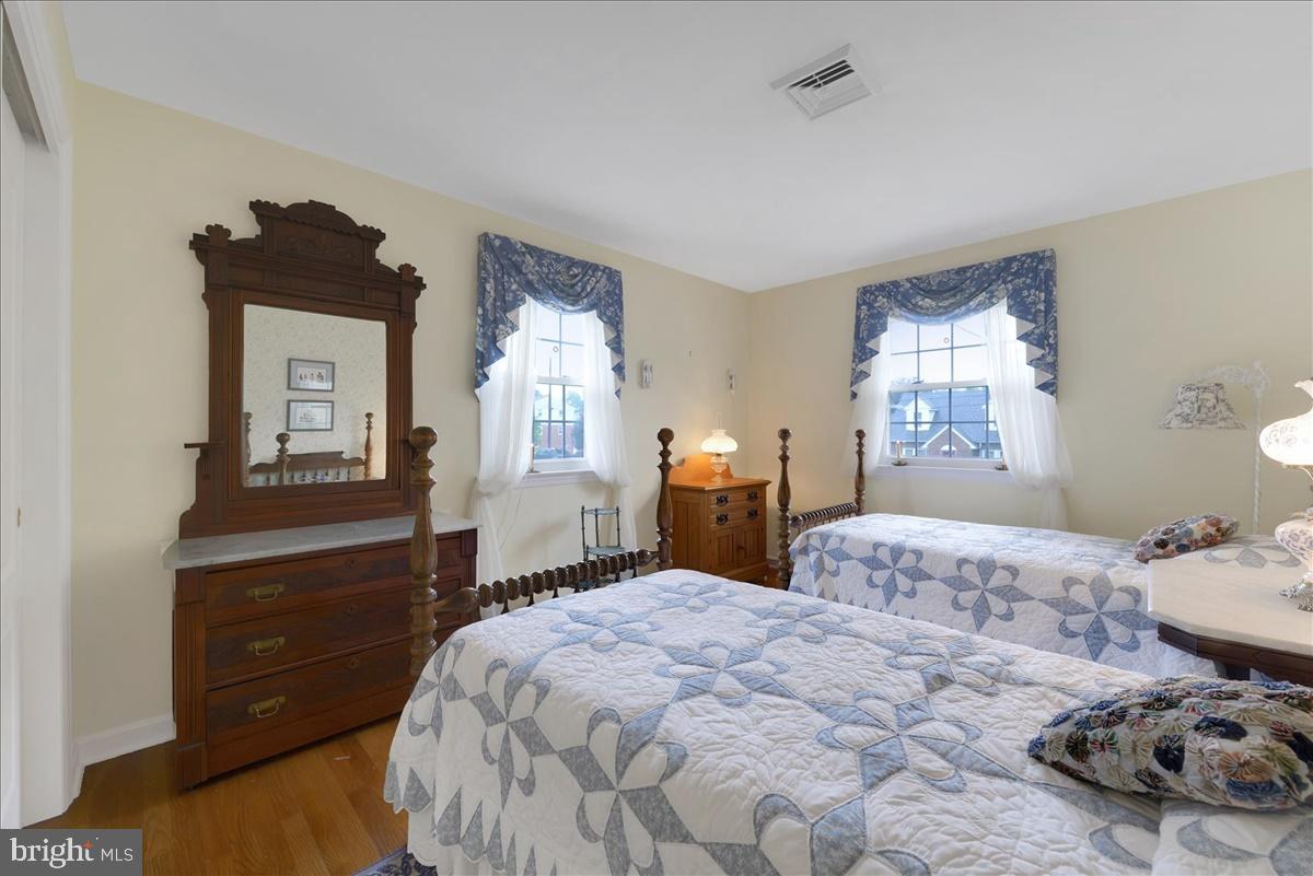NEW HOLLAND - Residential