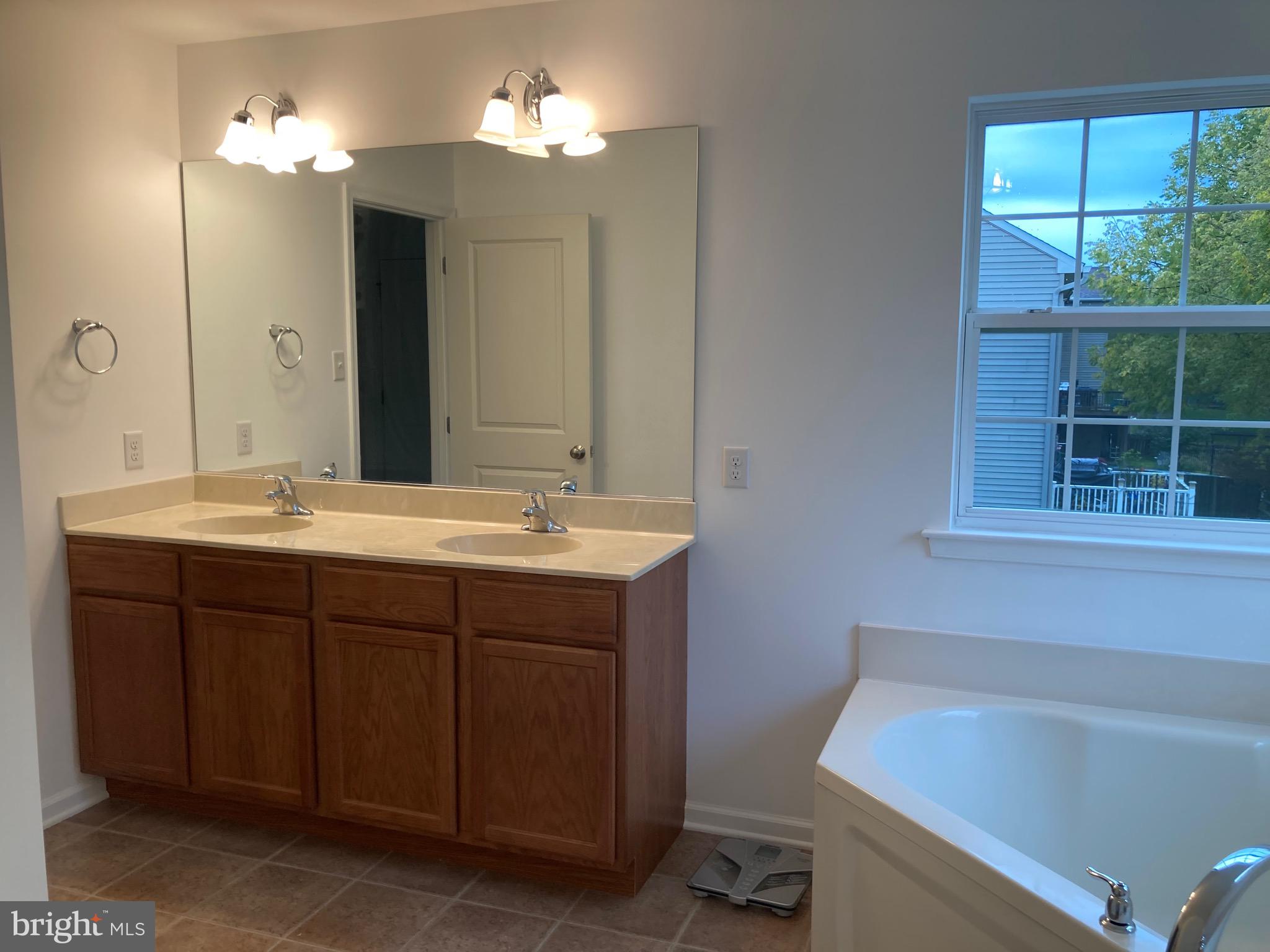 TOWNS EDGE - Residential