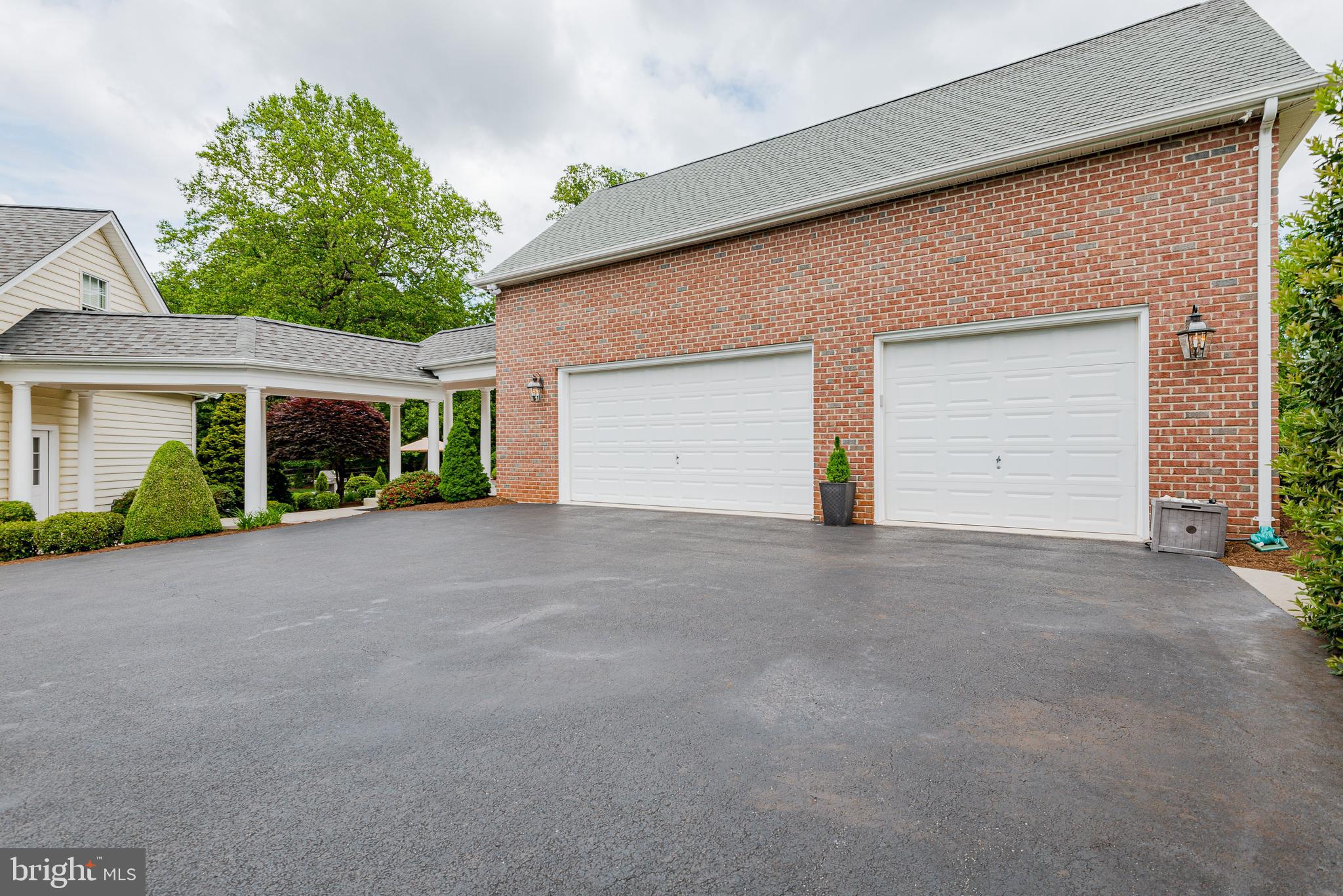 SWANN POINT ESTATES - Residential