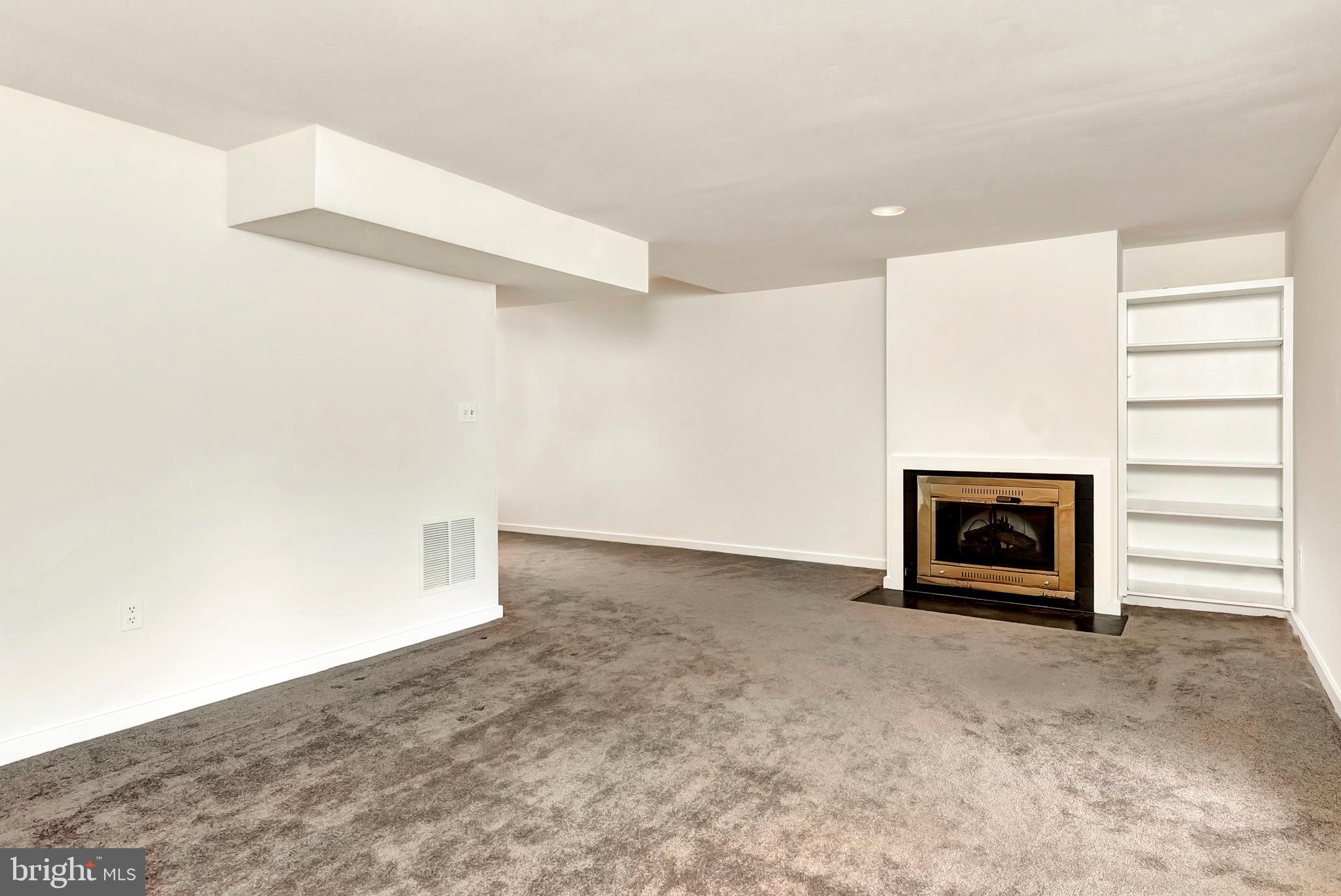 CHESAPEAKE LANDING - Residential