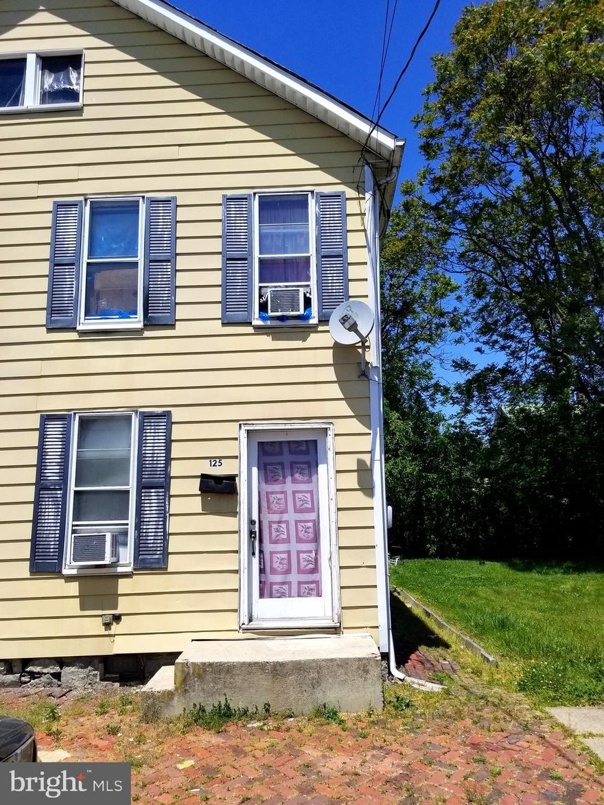 Duplex 125 side. Investors great opportunity for cash flow...currently vacant.   2 Bed 1 Bath Dwelling.  It is being sold AS IS. It needs a little TLC and it will be a good home for an Investor to generate some income or a first time home buyer looking for a great deal. Contact me for a private Tour. Property is VACANT