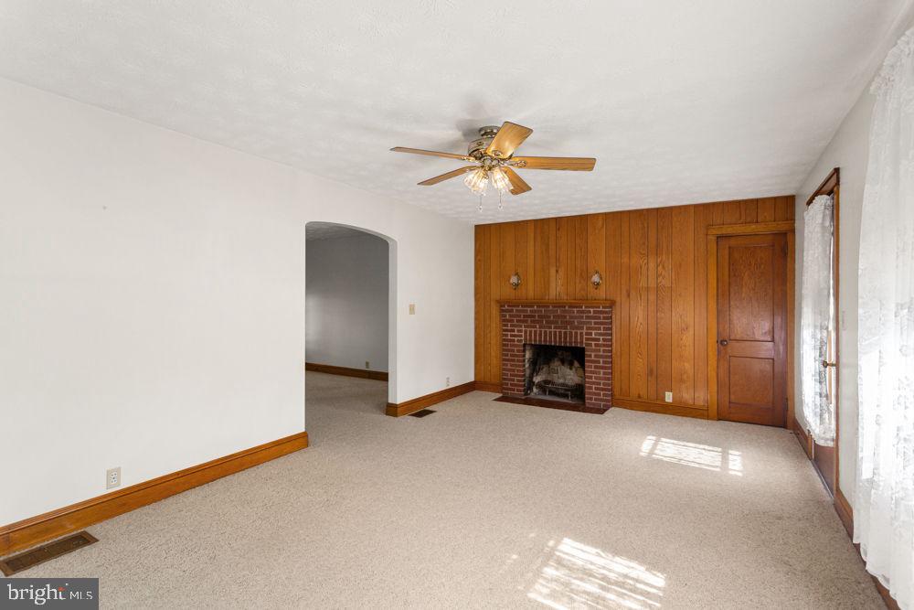 8635 NORTH VALLEY PIKE