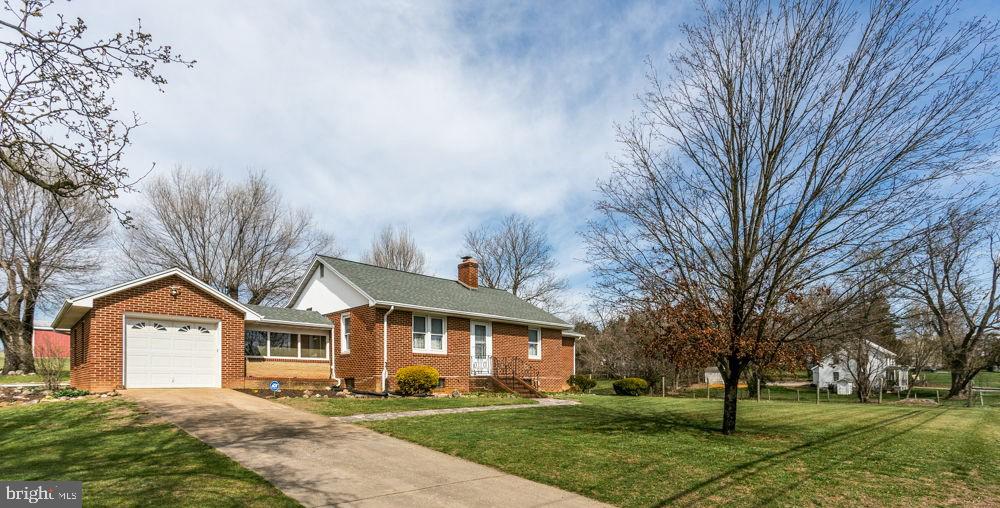 8635 NORTH VALLEY PIKE