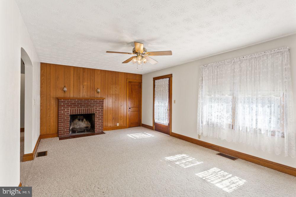 8635 NORTH VALLEY PIKE