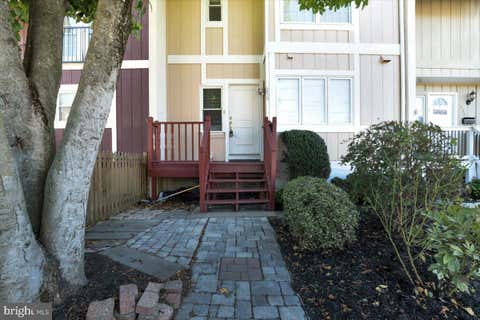 Townhouse For Rent - 255 Meadows Lane<br/> LEESBURG, VA 20176