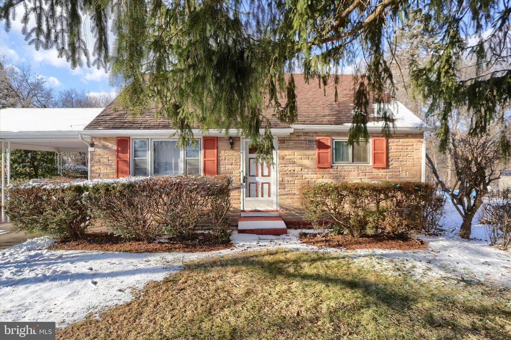 Photo of 9 Hemlock Court, HARRISBURG, PA 17109 (MLS # PADA2053004)