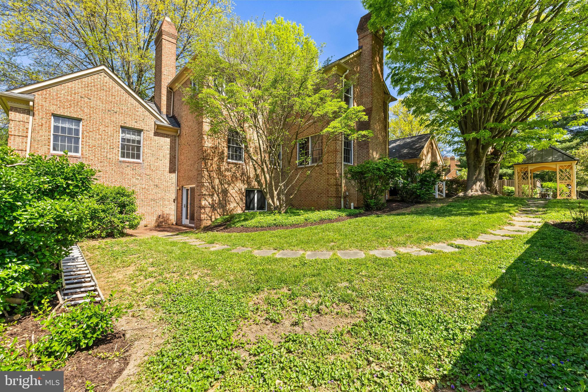 BROOKFIELD - Residential