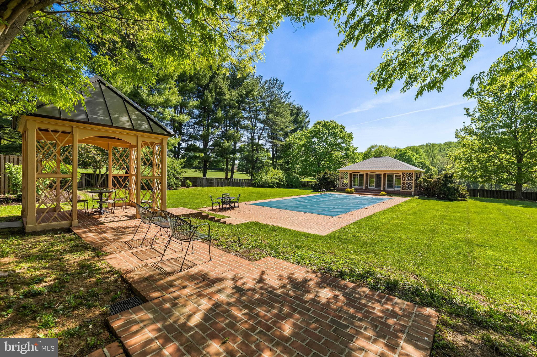 BROOKFIELD - Residential