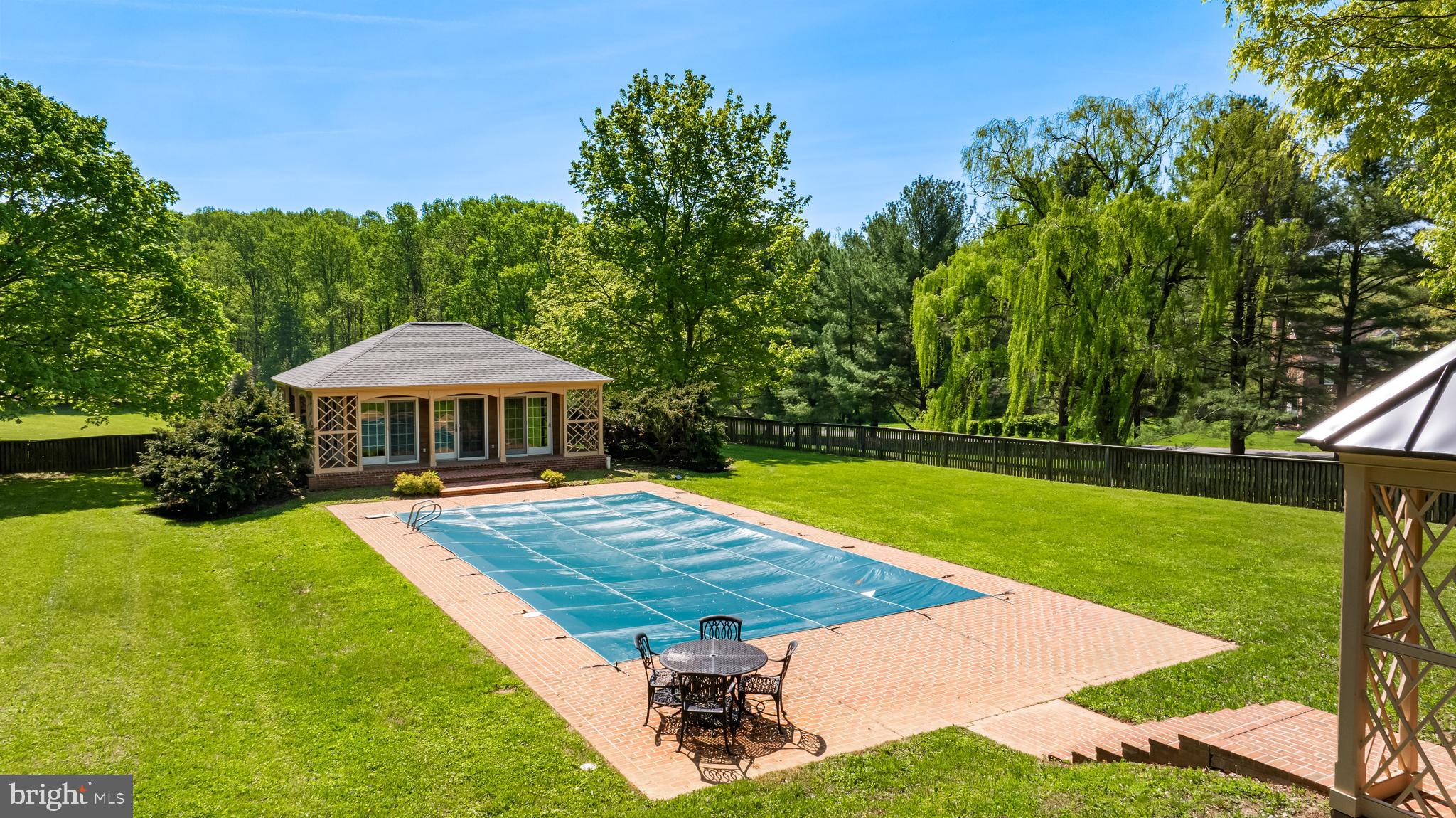 BROOKFIELD - Residential