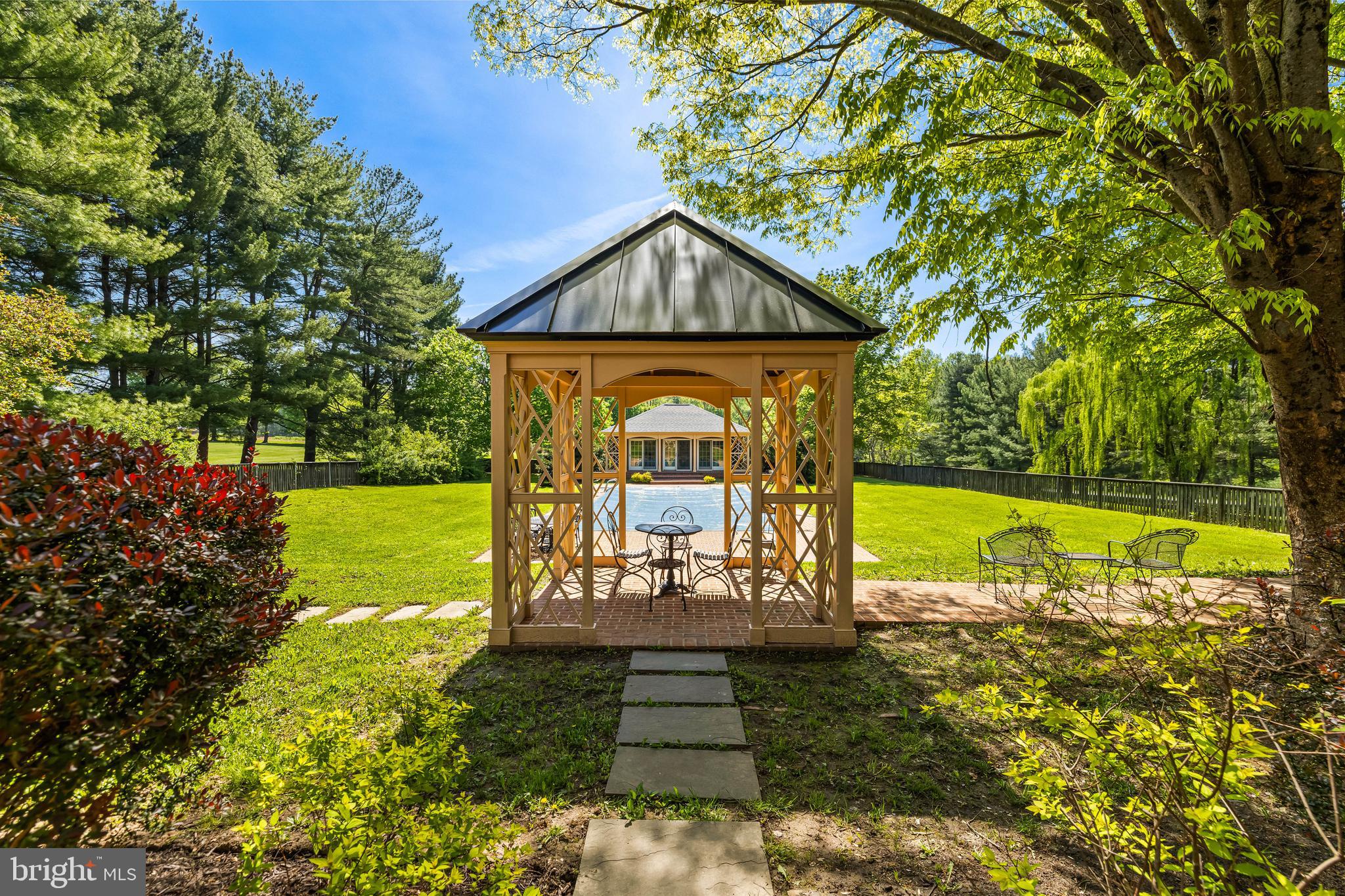 BROOKFIELD - Residential