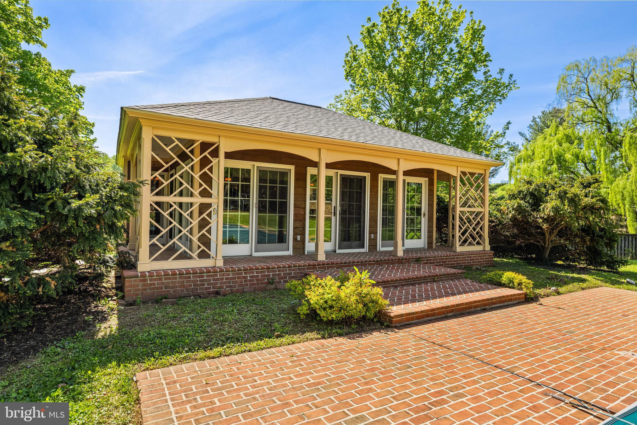 BROOKFIELD - Residential