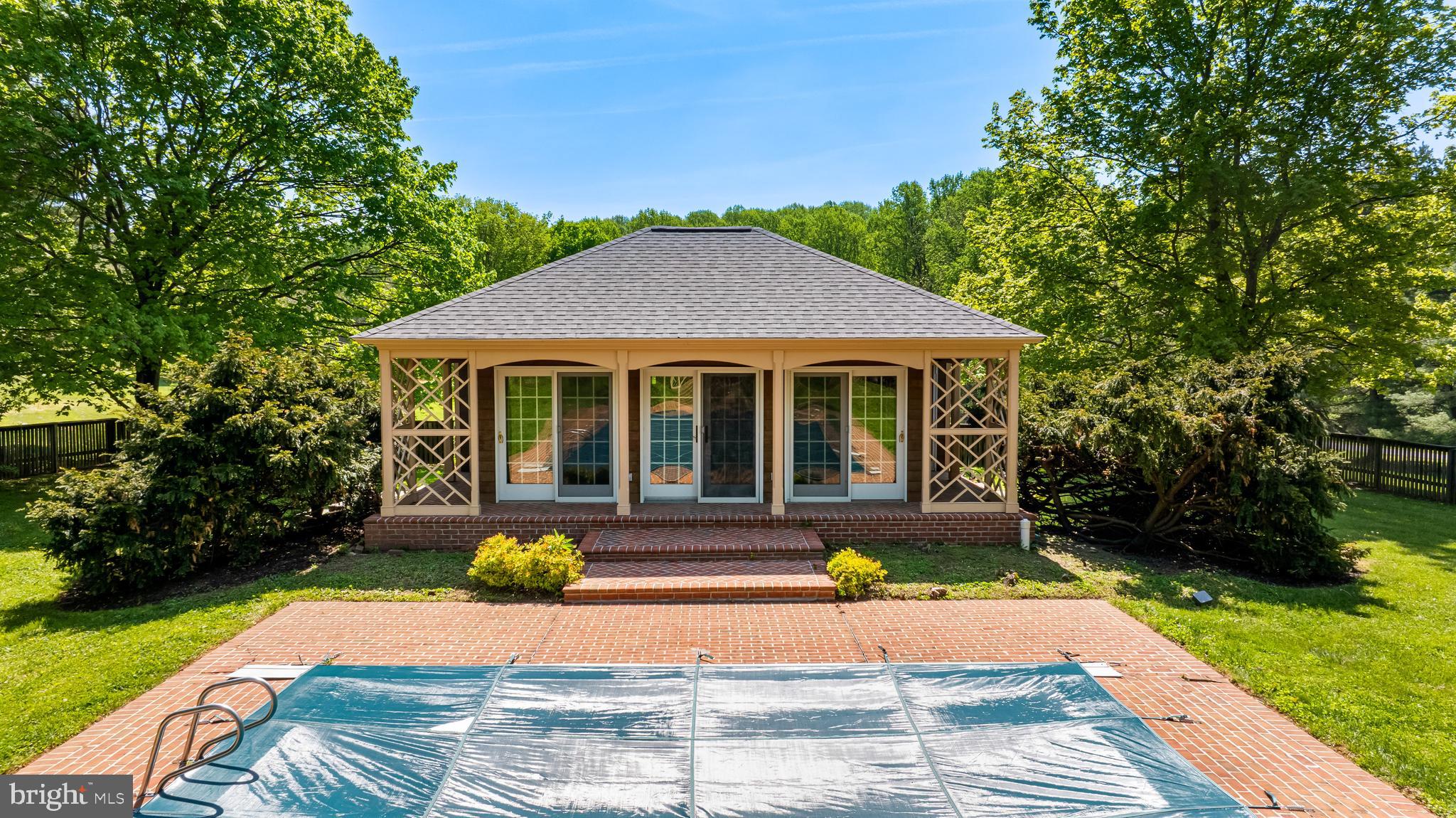 BROOKFIELD - Residential