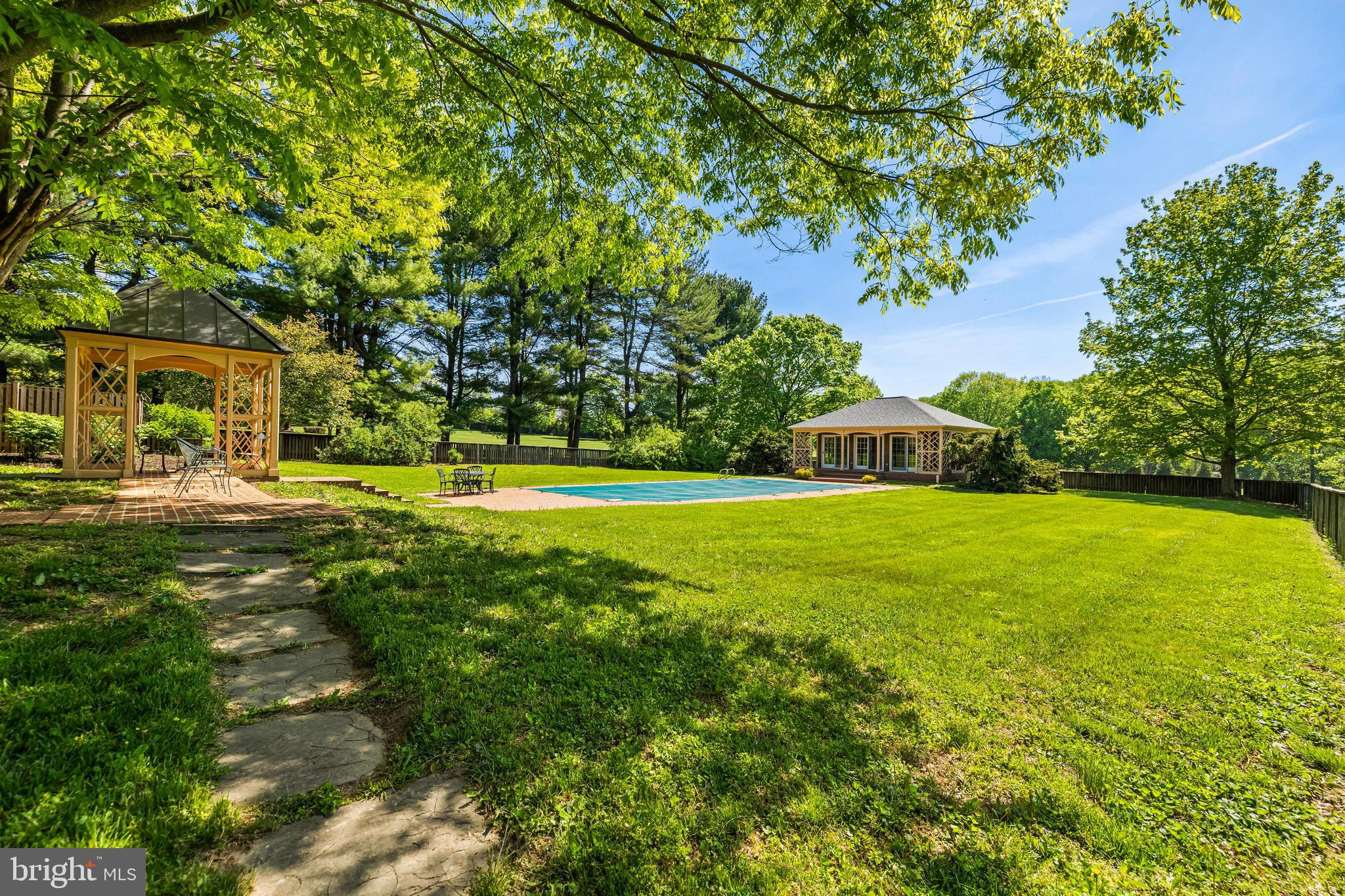 BROOKFIELD - Residential