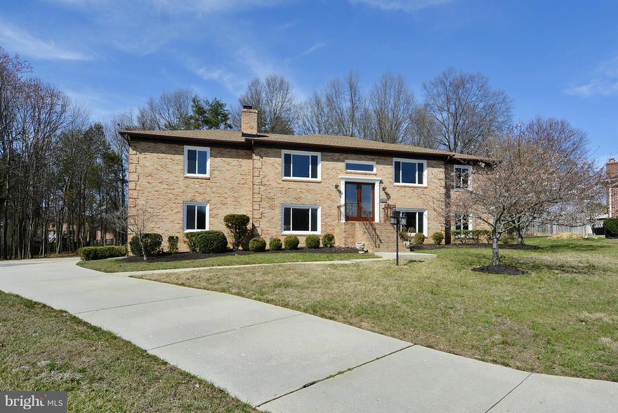 Gorgeous Remodel!!! This is a must see! The house has been upgraded top to bottom! Great position in the pristine neighborhood on the cul-de-sac! This is an entertainment's dream with a great Party Room and a great large brand new deck! Pictures and tour speak for themselves!