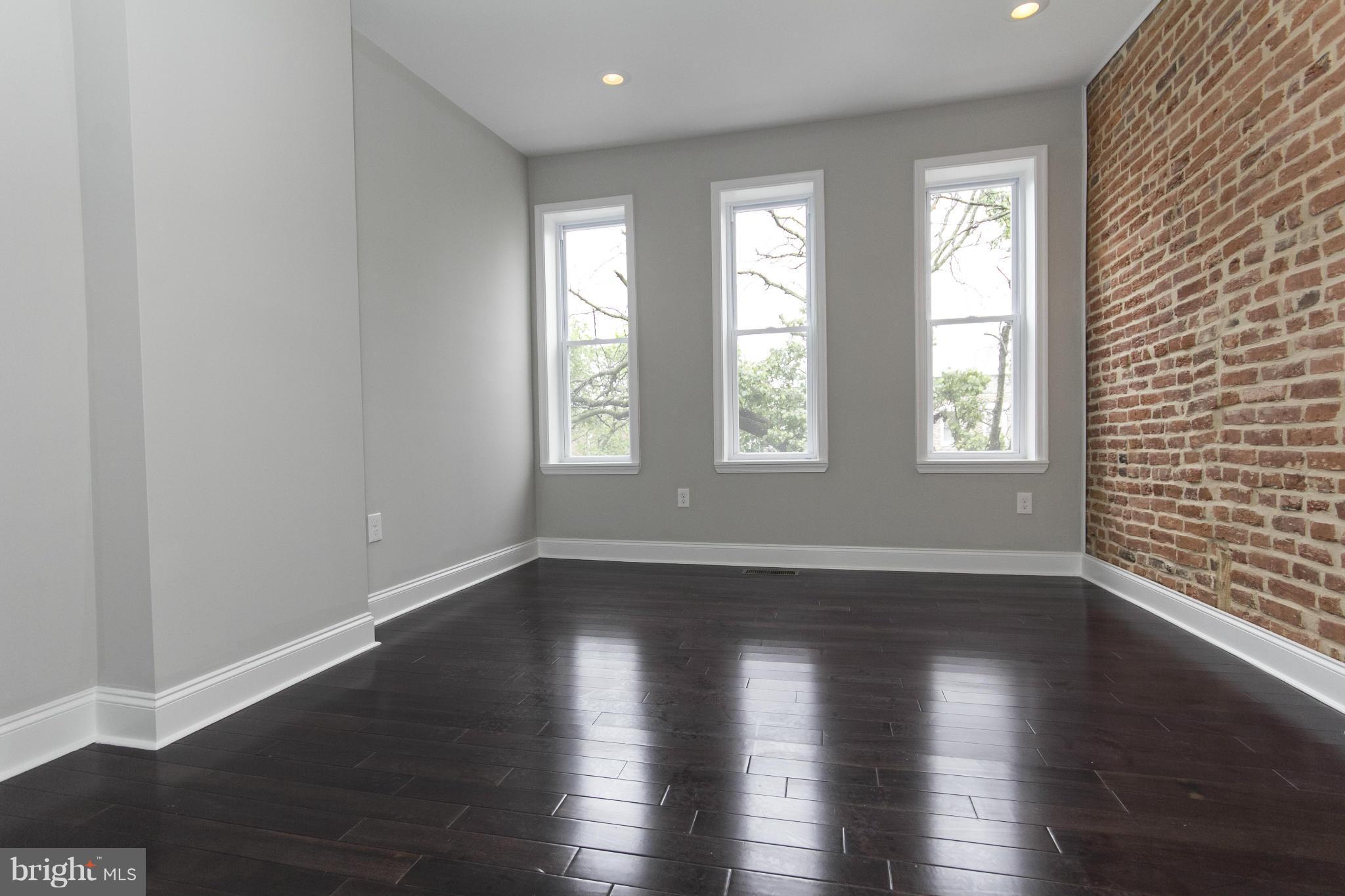 LOCUST POINT - Residential