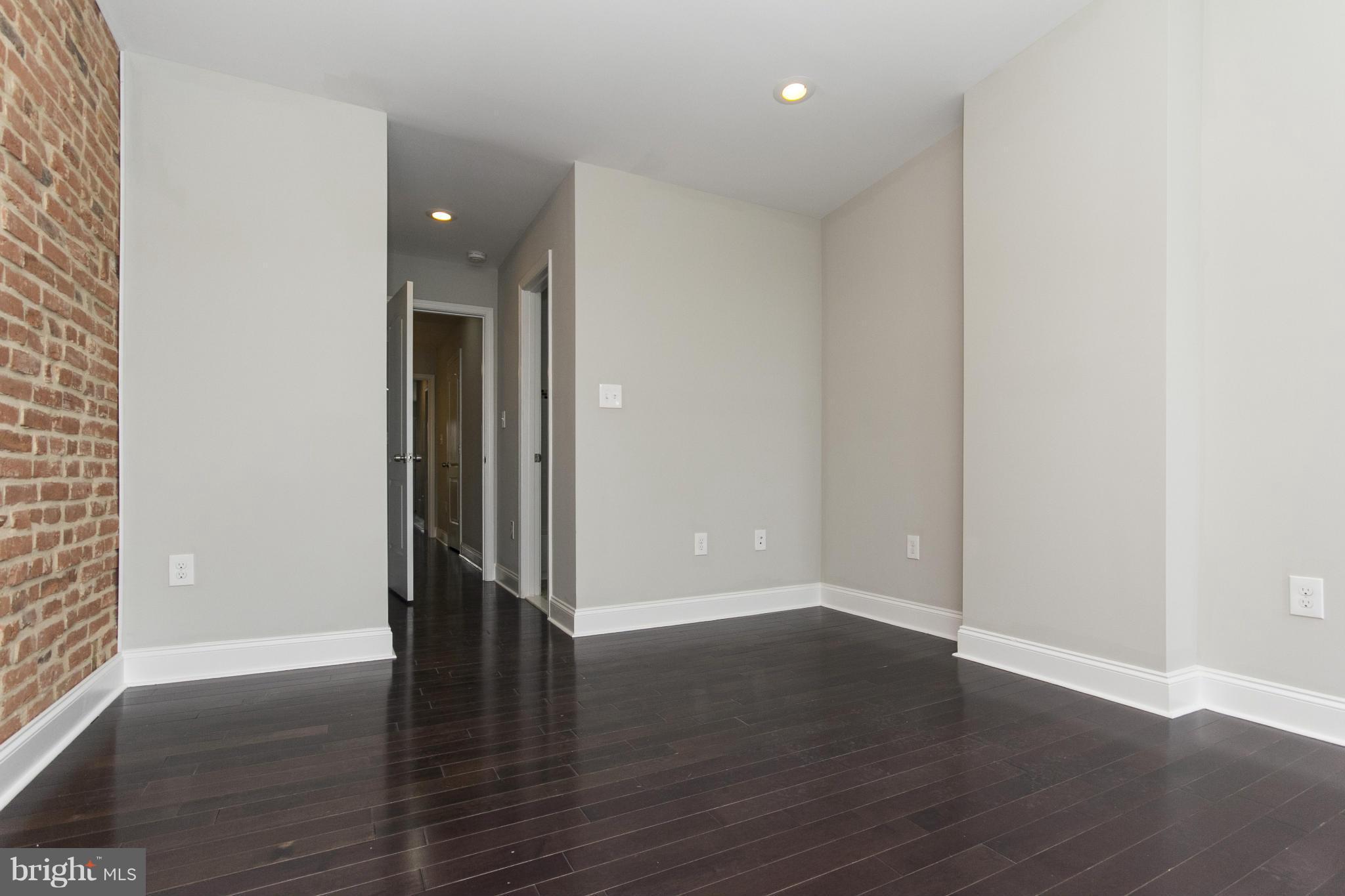 LOCUST POINT - Residential