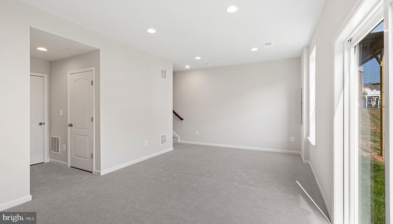 ARUNDEL GROVE - Residential