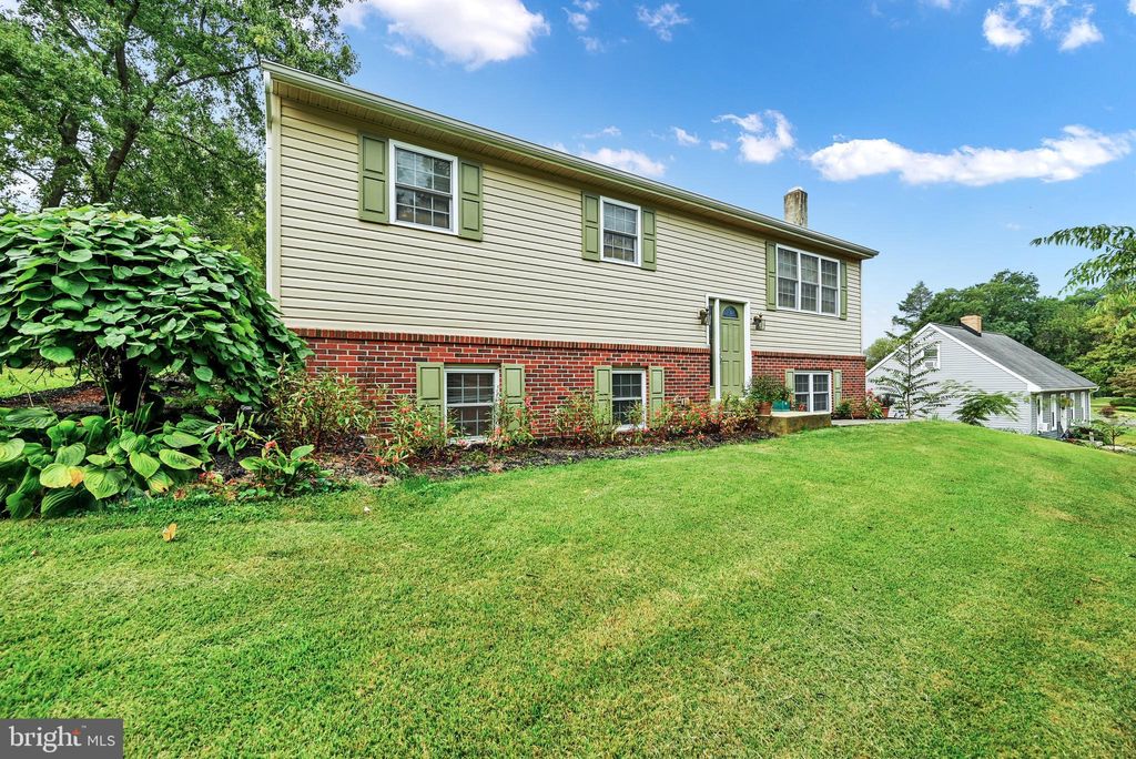 Photo of 306 DONNA AVE, LANCASTER, PA 17603 (MLS # PALA2040636)